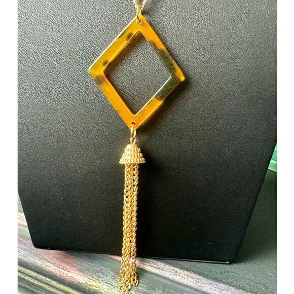 Vintage Rhombus Tortoise shell tassel pendant in Gold chain, Unmarked - Picture 1 of 3